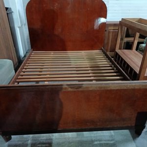 Lote siguiente: Cama Antigua de Dos Plazas Estilo Clásico