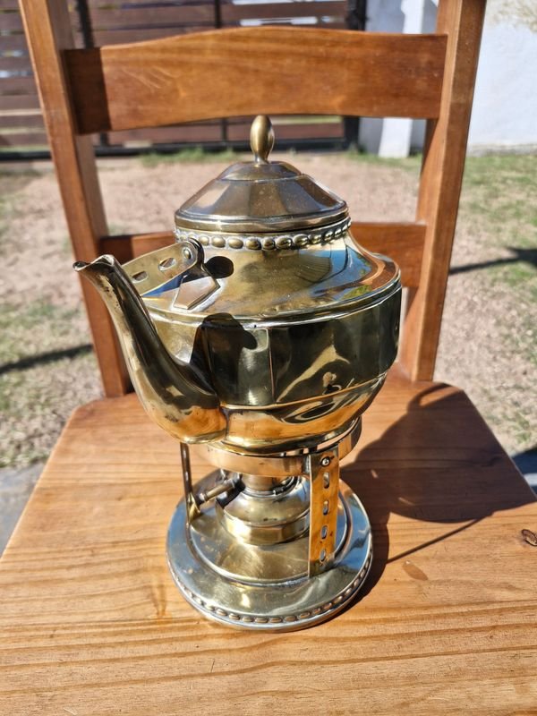 Antigua Tetera de Bronce con Calentador