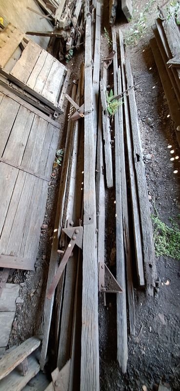 Lote de tirantes de vagón de tren en mal estado - imagen 1