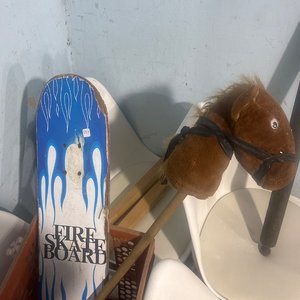 Lote anterior: Canasto con Patineta y Caballo de Juguete