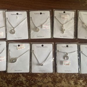 Lote siguiente: Lote de 10 Collares de Bijouterie Surtidos - Estilo Moderno