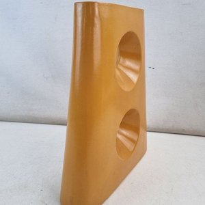 Vaso Decorativo Diseño Mostaza con Aberturas Circulares - imagen 4