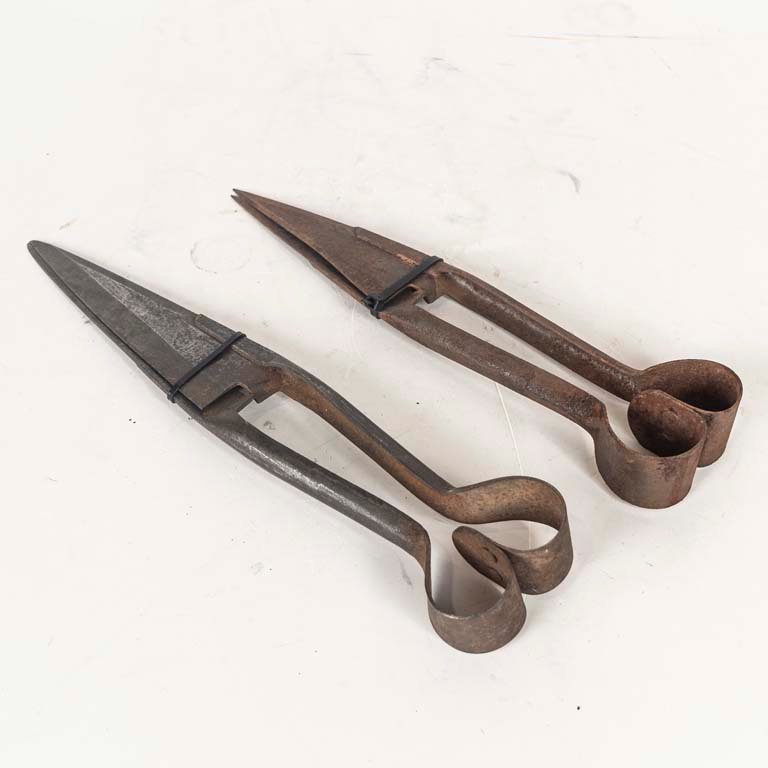 Dos Tijeras de Esquila Antiguas (una Inglesa) - 34 y 30 cm