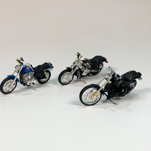 Lote anterior: Maquetas Maisto: 3 Motos Harley Davidson (XLH Sportster, FXSTB, VRSCR)