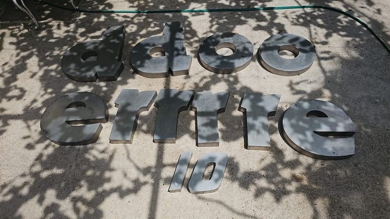 12 letras de acero inoxidable en excelente condición