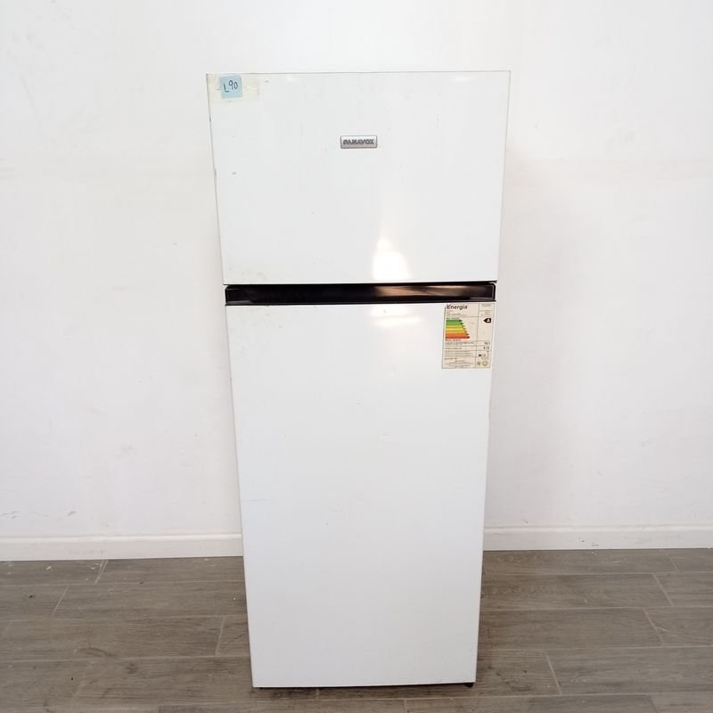 Heladera con freezer marca Panavox. Prende y enfría. - imagen 1
