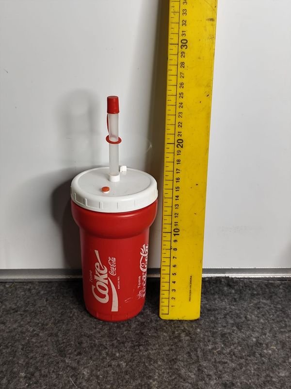 Vaso Coca-Cola Rojo con Tapa y Sorbete - imagen 1
