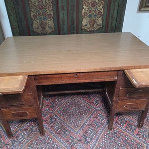 Escritorio Antiguo de Roble con Tapa de Chapa y Cajones - imagen 4