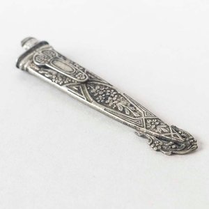 Vaina de Metal Labrado con Detalles Florales - 10 cm - imagen 2