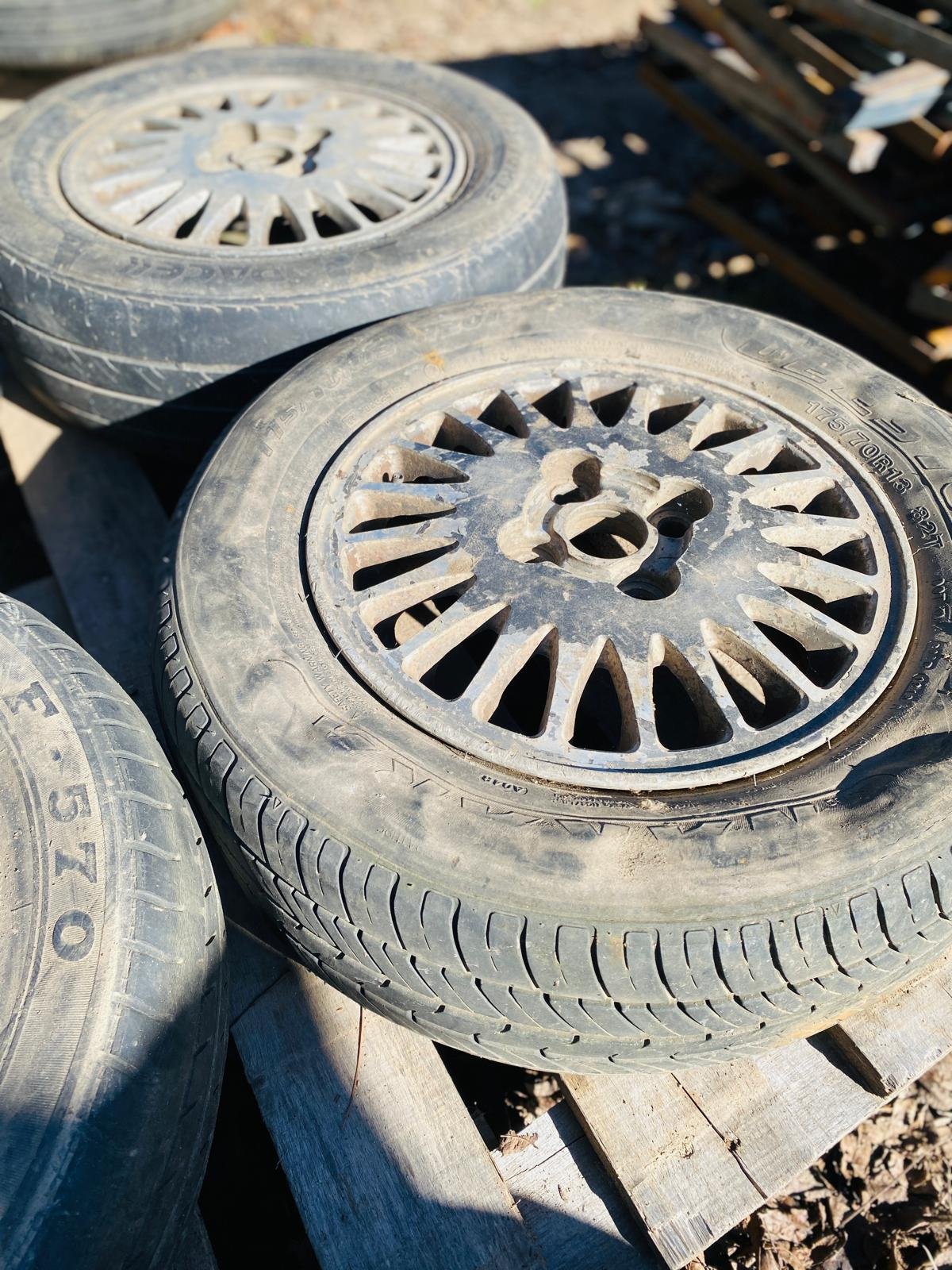 Item lote-x4-llantas-en-aluminio-con-cubiertas-r13 - Image 1