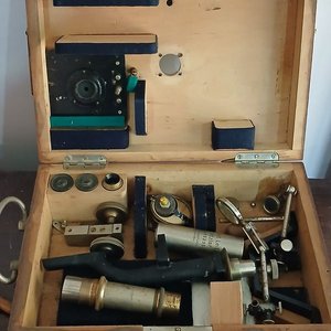 Lote siguiente: Microscopio Alemán Ernst Leitz Wetzlar Completo en Caja