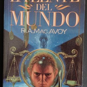La Lente del Mundo: Novela de Fantasía de R.A. MacAvoy - imagen 1