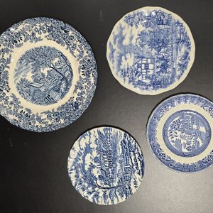 Lote anterior: Juego de 4 Platos de Cerámica Inglesa con Decoración Azul y Escenas de Paisaje