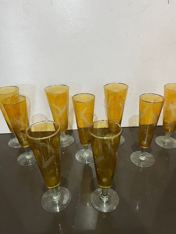 Copas de vidrio color amarillo talladas al ácido - imagen 4