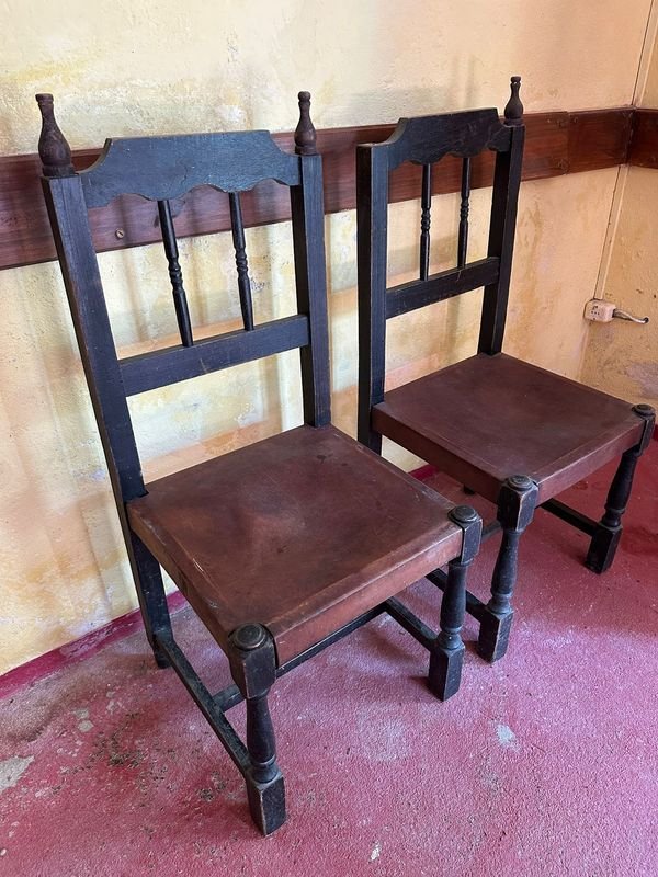 Sillas de madera antigua con detalles en tela - imagen 5