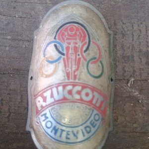 Chapa y Emblema Metálico Vintage de Bicicleta "Rizcootti Montevideo" - imagen 3