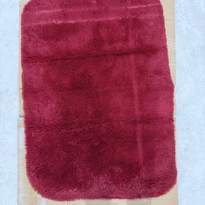 Alfombra Suave Rectangular Pelo Largo Color Rojo Vino 138x97cm - imagen 1