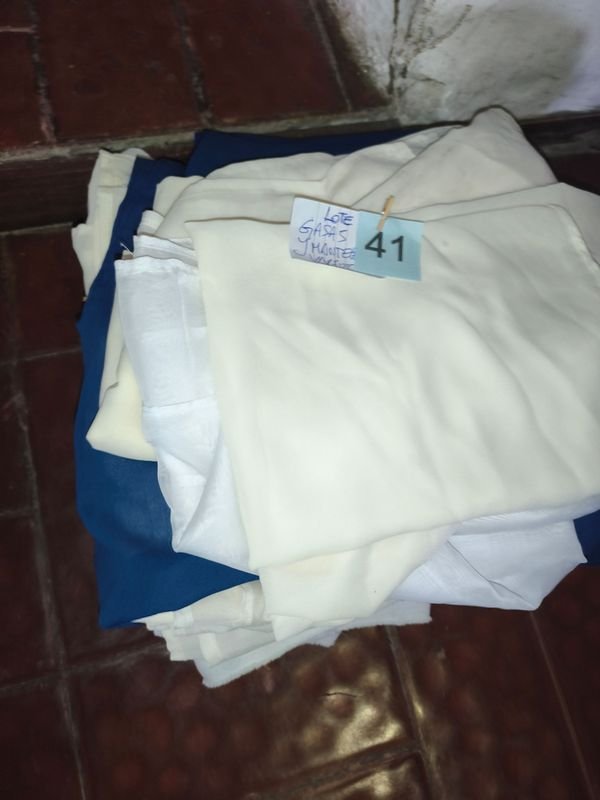 Lote de Gasas y Manteles Varios (18 Unidades)
