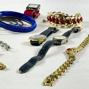 Lote de 11 Piezas: Relojes de Pulsera y Pulseras Variadas - imagen 4