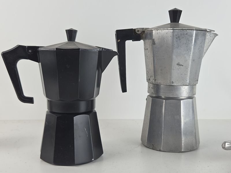 Lote anterior: Par de cafeteras en aluminio para la venta