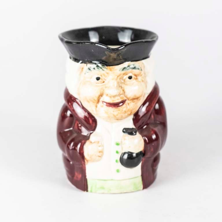 Lote siguiente: Jarra de cerámica inglesa Staffordshire personaje 'Toby Jug'