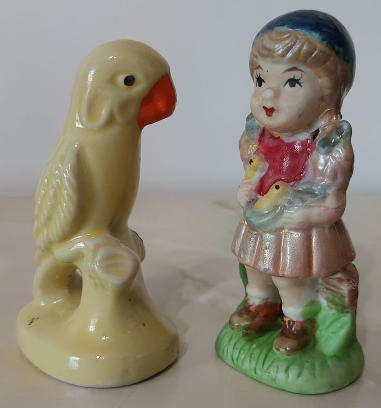 Figuras de cerámica para niños: niña y papagayo - imagen 3