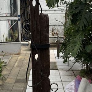 Lámpara de Pie Rústica de Madera Maciza y Hierro Forjado - imagen 3