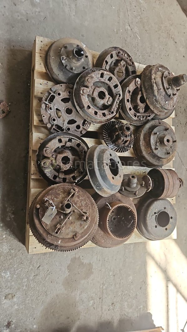 Lote de Repuestos de Frenos y Componentes Metálicos Oxidados