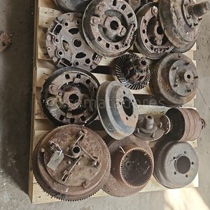 Lote siguiente: Lote de Repuestos de Frenos y Componentes Metálicos Oxidados