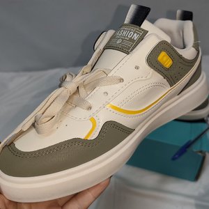 Zapatillas Deportivas Unisex Eco Cuero Náutico Beige y Verde Talle 40 - imagen 3