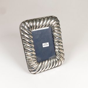 Portarretratos de Plata Inglesa con Diseño Retorcido - imagen 2