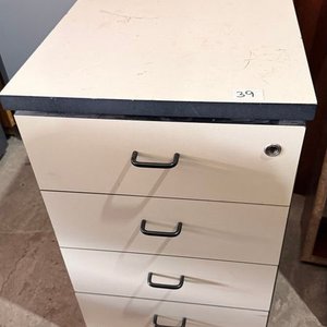 Lote anterior: Cajonera de Oficina Blanca con 4 Cajones y Ruedas
