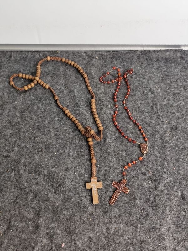 Dos Rosario de Madera y Piedra con Cruces - imagen 1