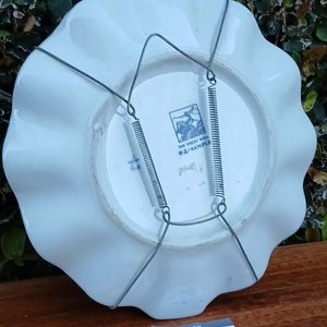 Tres Platos Decorativos Orientales: Dos Estilo Rosa Cantón y Uno Azul y Blanco con Oro - imagen 3