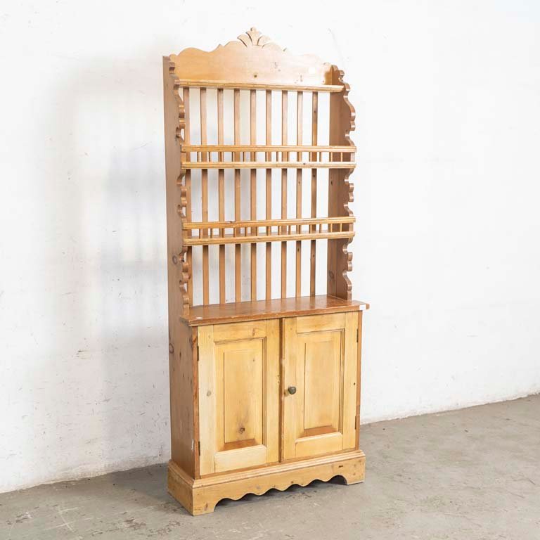 Mueble Rústico Provenzal con Repisa Superior y Puertas Inferiores