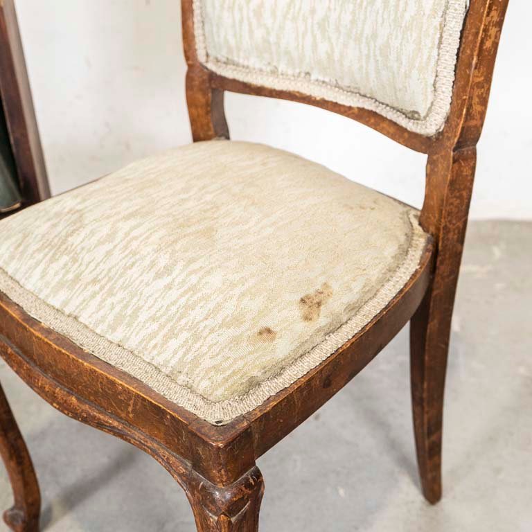 Estante de madera art decó con libros y silla francesa - imagen 3