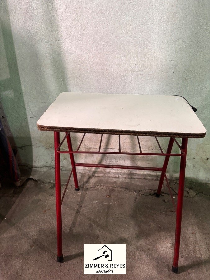 Mesa Estudiantil Metálica con Estante Inferior