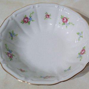 Platillo de Porcelana Kuno Steinmann con Flores Rosas y Azules - imagen 2