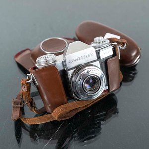 Lote anterior: Cámara Fotográfica Contaflex con Estuche de Cuero