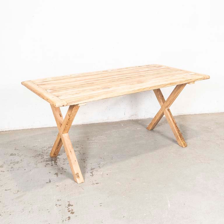 Lote siguiente: Mesa de barbacoa rustica en pinotea