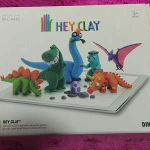 Lote siguiente: Set de Plastilina "Hey Clay Dinos" con 18 Latas