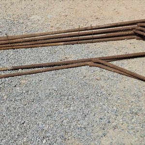 Lote: escuadras de hierro (varilla tratada) para construcción - imagen 3