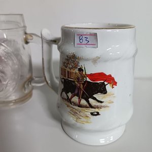 Lote de 4 jarras cerveceras: vidrio, loza y plástico - imagen 2