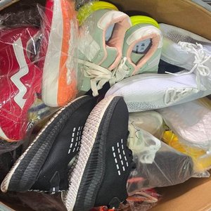 Lote siguiente: Pares de Calzado Deportivo Nuevos Sin Marca