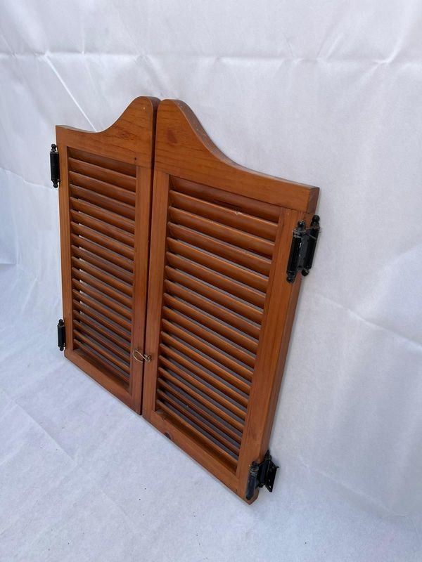 Puertas de madera antigua con diseño clásico - imagen 4