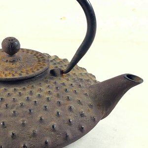 Tetera Antigua de Hierro Fundido con Asas - imagen 3