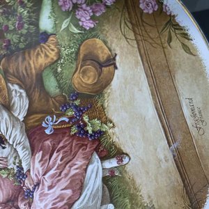 Par de Platos Decorativos de Porcelana Francesa con Escenas Galantes - imagen 6