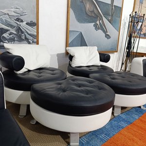 Conjunto Sillón Giratorio y Puff Bicolor de Cuero Diseño Mario Spinelli - imagen 3