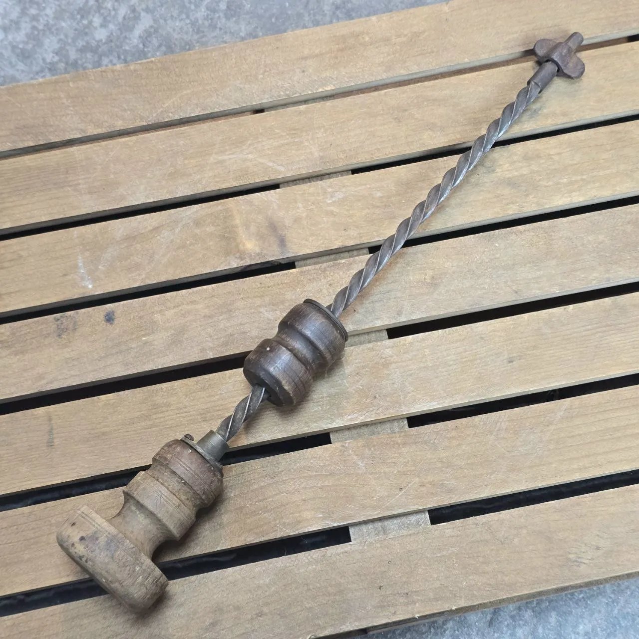Atornillador de mano con mango de madera - imagen 2