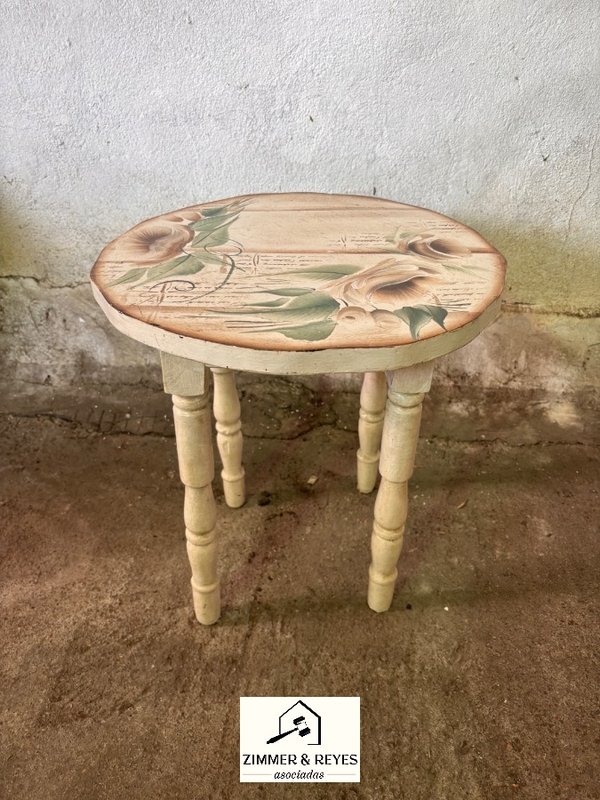 Mesita de Arrime Redonda Restaurada con Diseño Floral